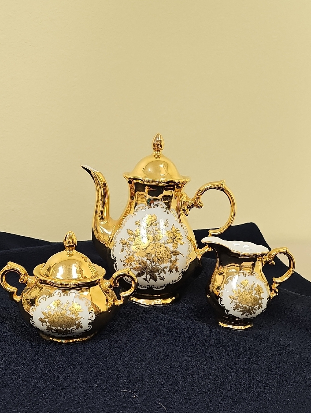 Gorgeous STW 24 Kt. Gold & White Floral Porcelain Tea Set - 3 Piece Bavaria